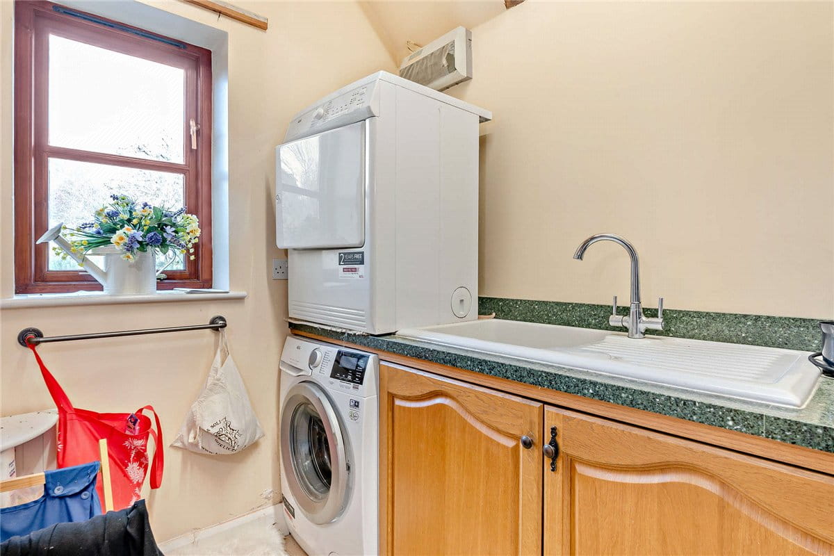 4 bedroom house, Hambridge Lane, Newbury RG14 - Available