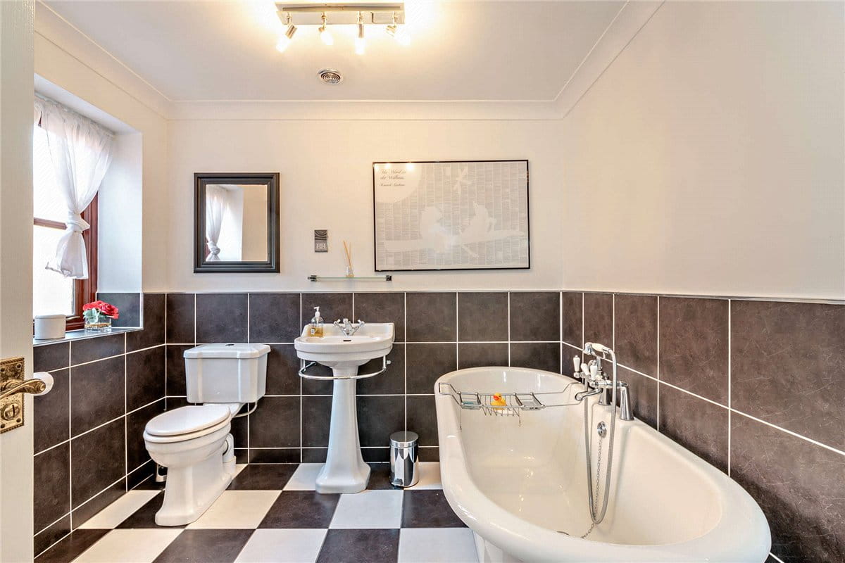 4 bedroom house, Hambridge Lane, Newbury RG14 - Available