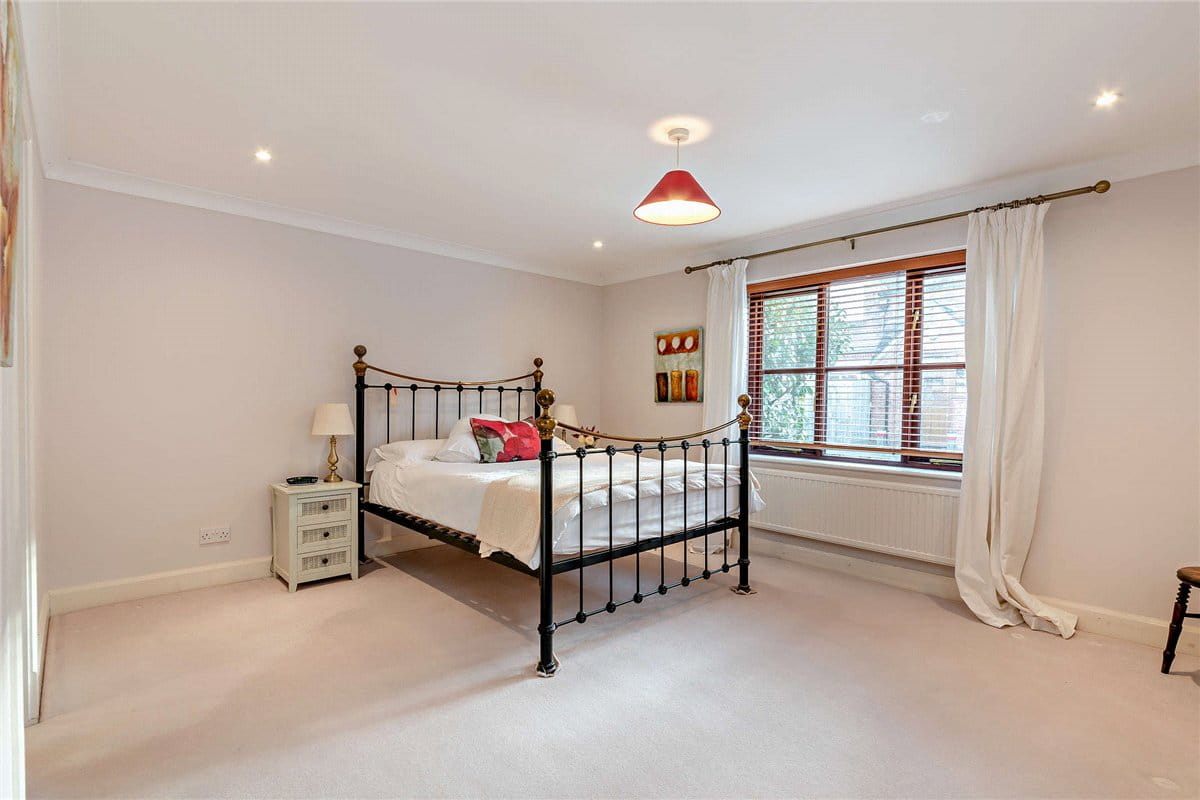 4 bedroom house, Hambridge Lane, Newbury RG14 - Available