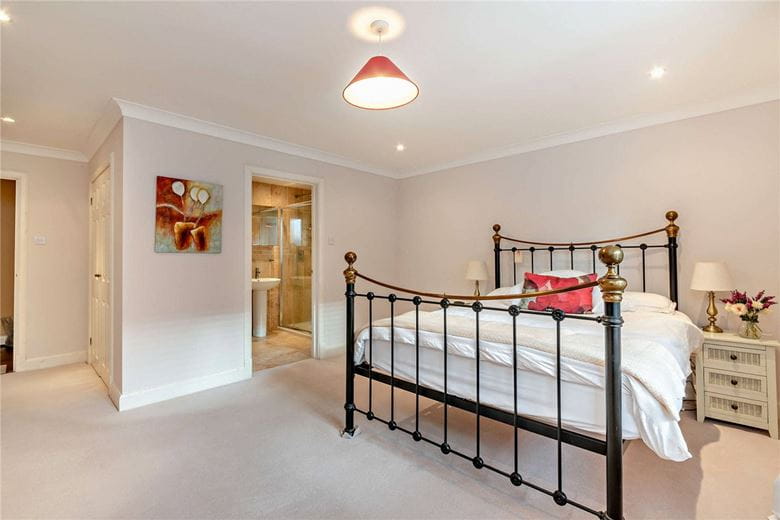 4 bedroom house, Hambridge Lane, Newbury RG14 - Available