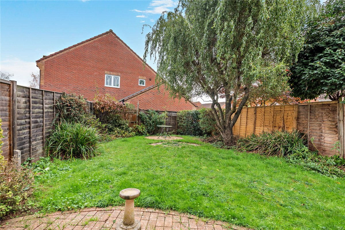 3 bedroom house, Horseshoe End, Newbury RG14 - Available