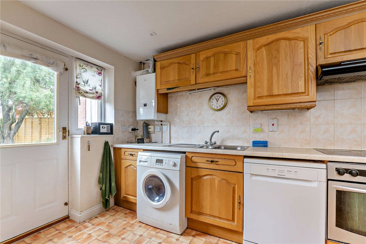 3 bedroom house, Horseshoe End, Newbury RG14 - Available