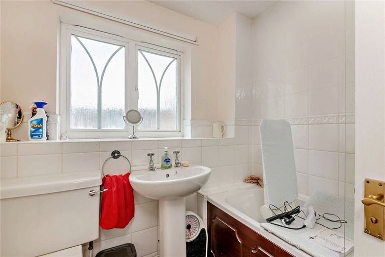 3 bedroom house, Horseshoe End, Newbury RG14 - Available