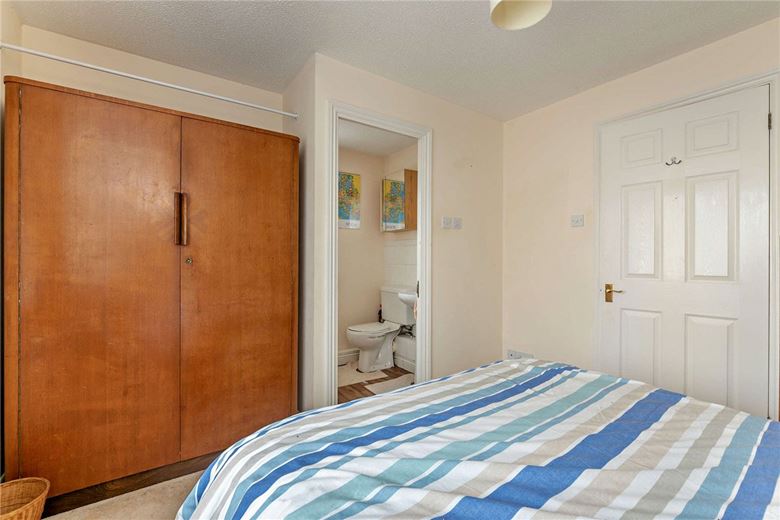 3 bedroom house, Horseshoe End, Newbury RG14 - Available