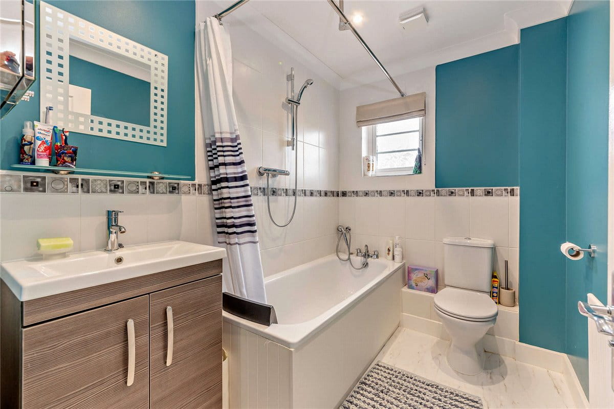 5 bedroom house, Haysoms Drive, Greenham RG19 - Sold STC