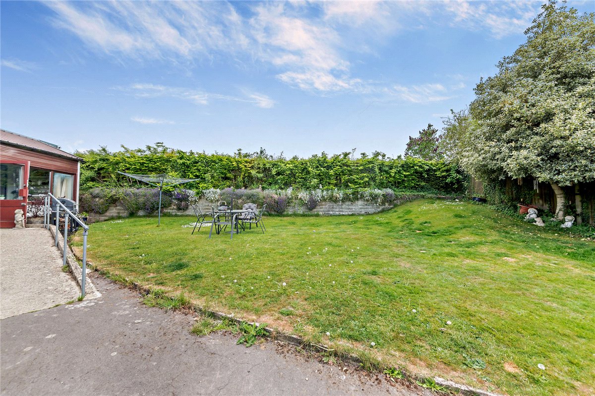 2 bedroom bungalow, Sheepdrove Road, Lambourn RG17 - Available