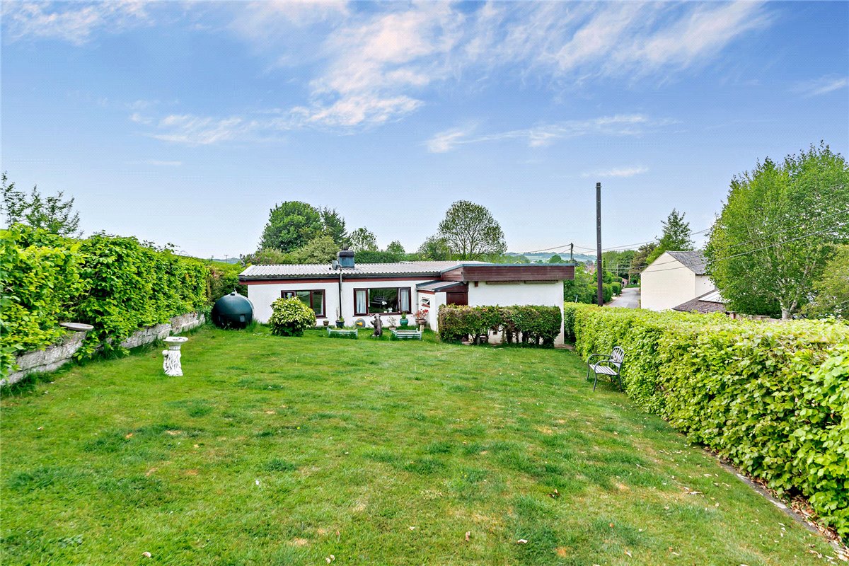 2 bedroom bungalow, Sheepdrove Road, Lambourn RG17 - Available