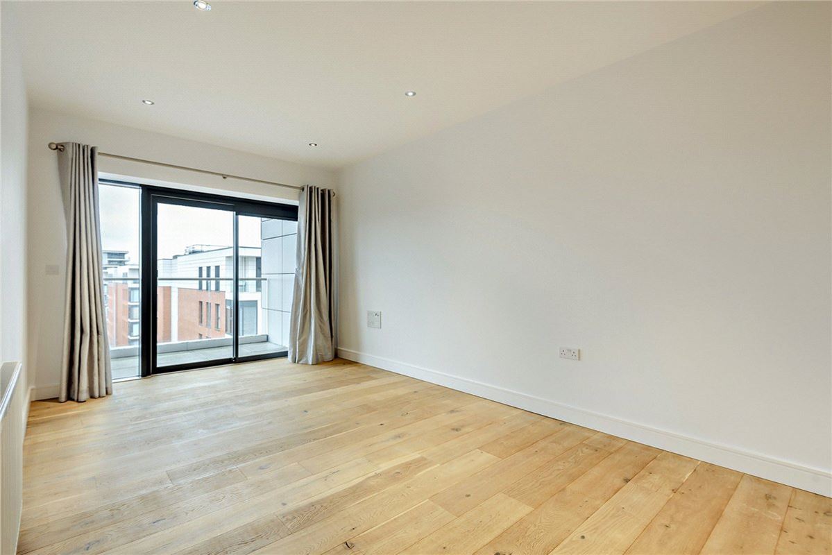 1 bedroom flat, Kingman Way, Newbury RG14 - Sold STC