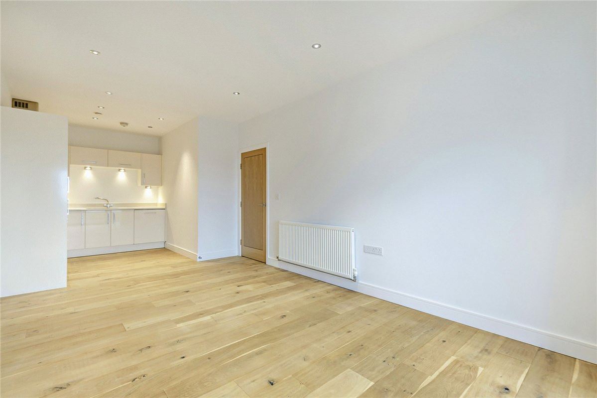 1 bedroom flat, Kingman Way, Newbury RG14 - Sold STC