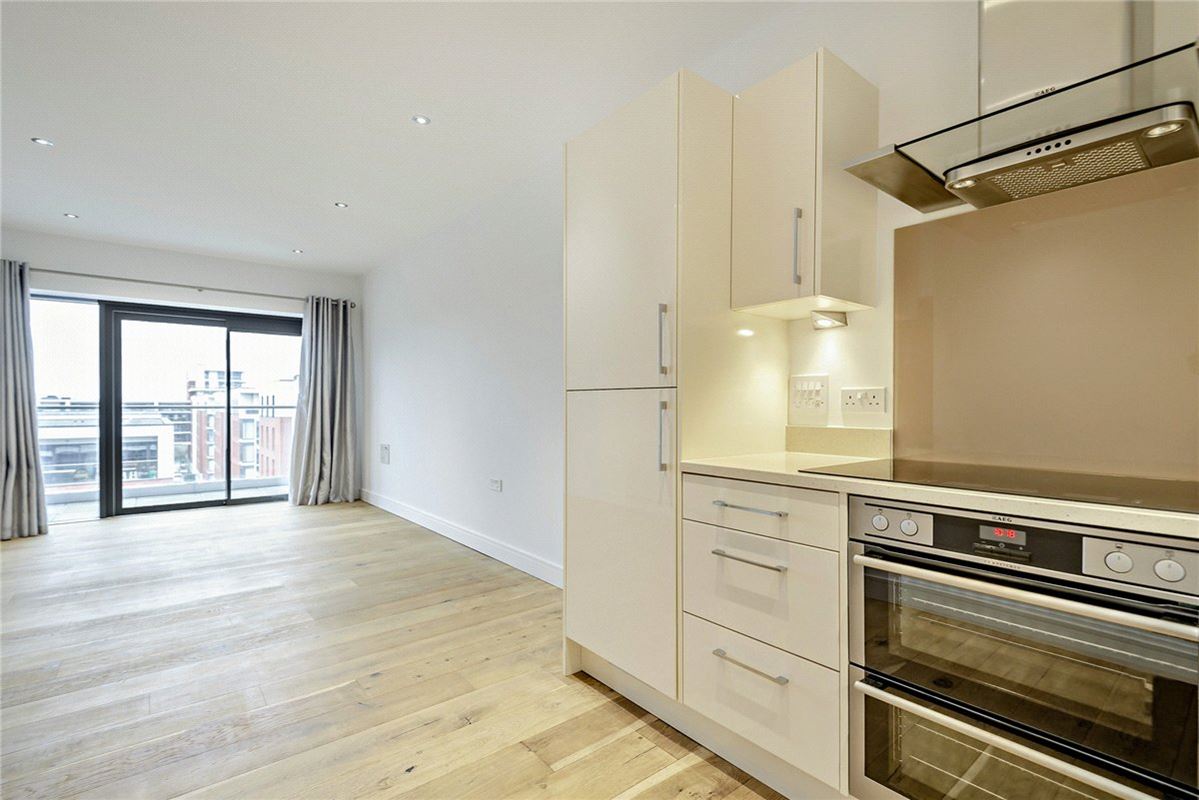 1 bedroom flat, Kingman Way, Newbury RG14 - Sold STC