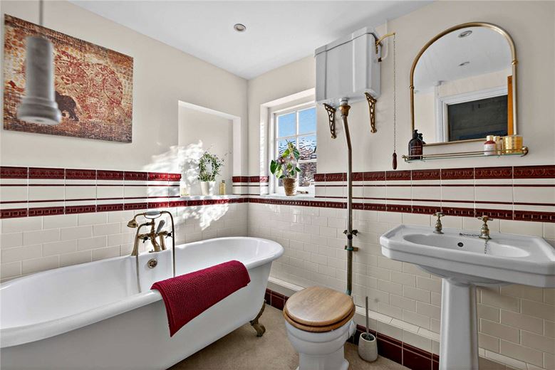 4 bedroom house, George Street, Kingsclere RG20 - Available