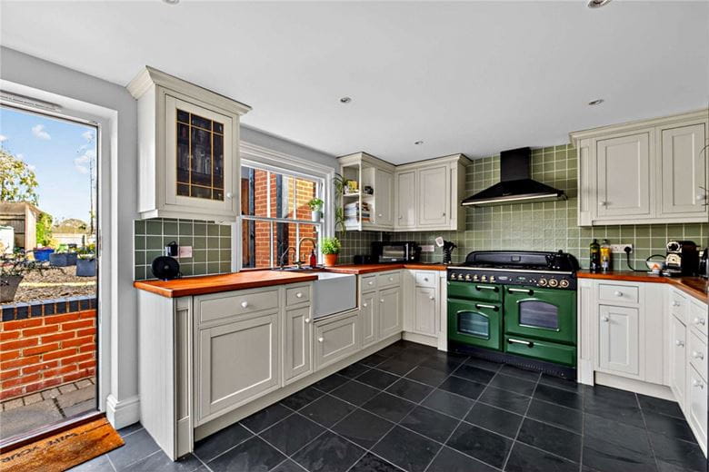 4 bedroom house, George Street, Kingsclere RG20 - Available