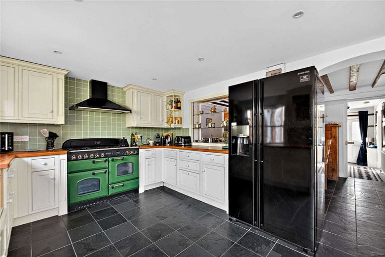 4 bedroom house, George Street, Kingsclere RG20 - Available