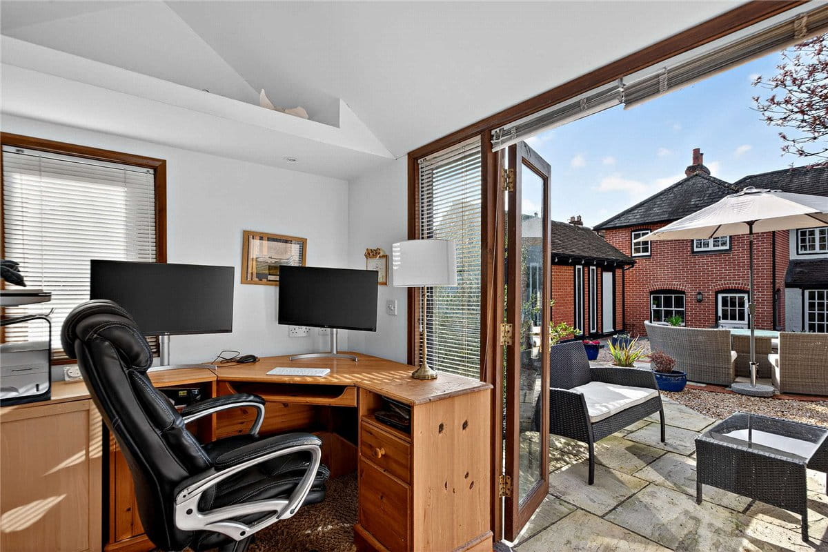 4 bedroom house, George Street, Kingsclere RG20 - Available