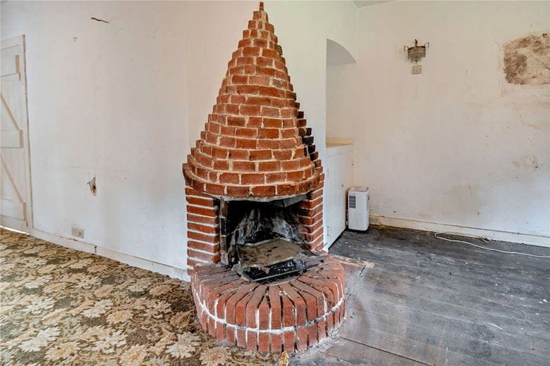 6 bedroom house, Burys Bank Road, Greenham RG19 - Sold STC