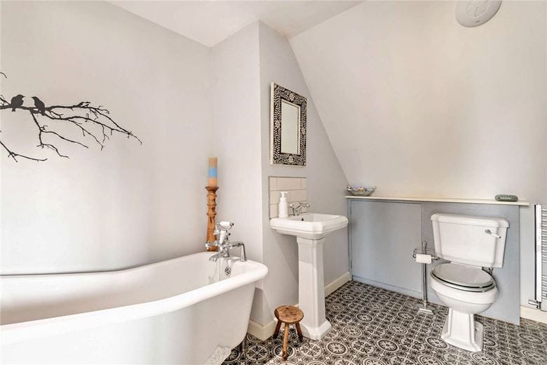 4 bedroom house, Broadlayings, Woolton Hill RG20 - Sold STC