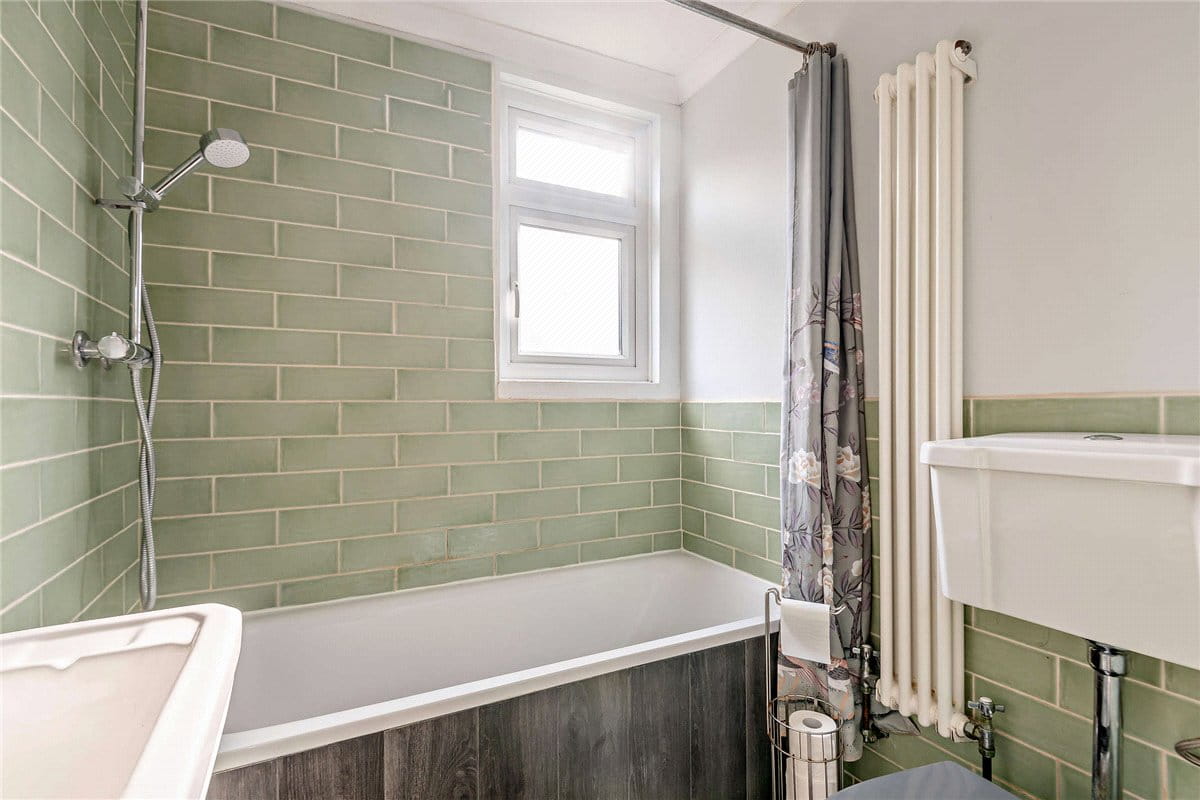 4 bedroom house, Broadlayings, Woolton Hill RG20 - Sold STC