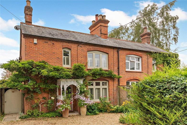 3 bedroom house, Gore End Road, Ball Hill RG20 - Available