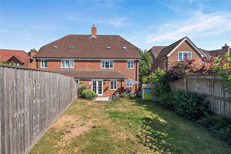 4 bedroom house, Folly Court, Cold Ash RG18 - Available