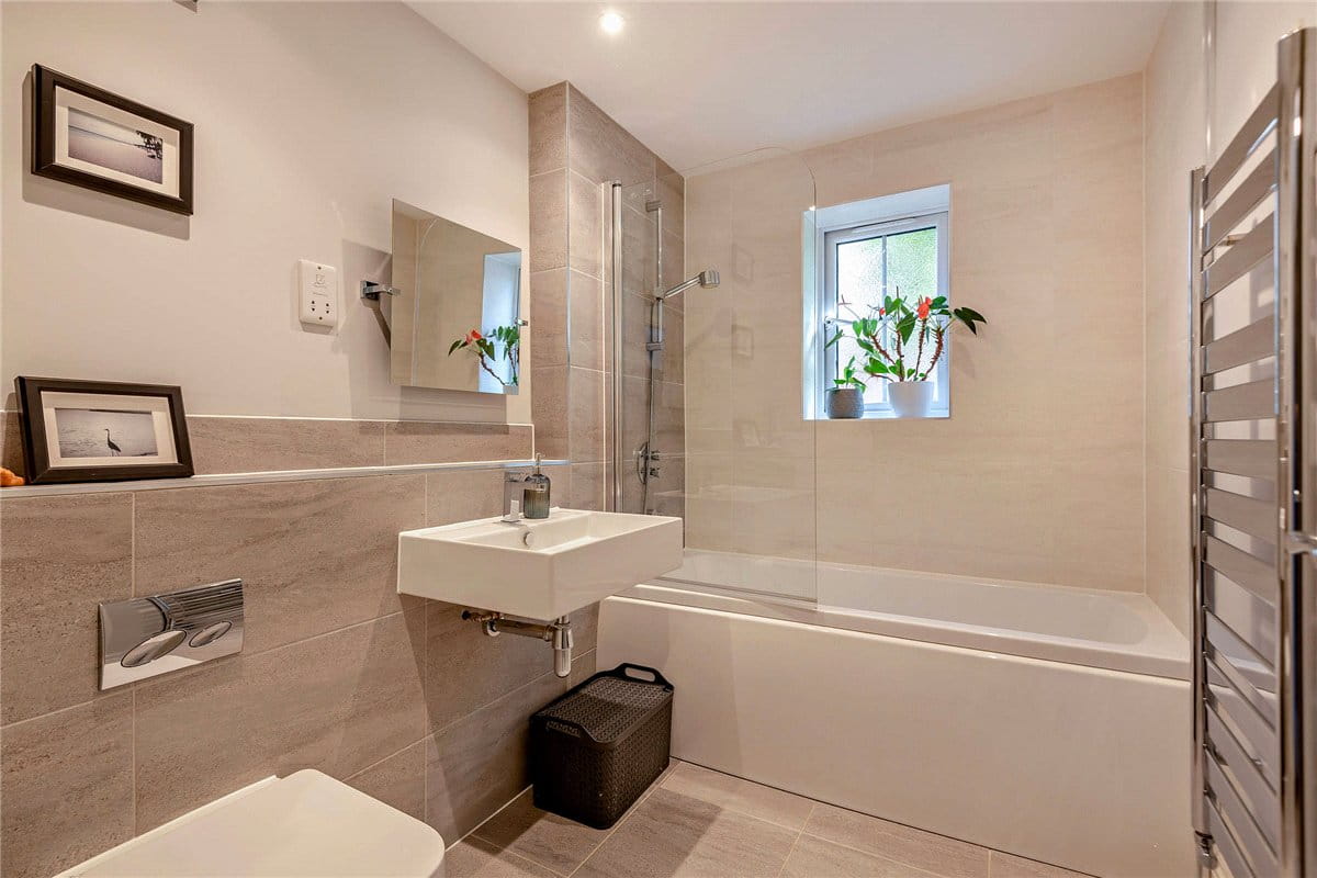 4 bedroom house, Folly Court, Cold Ash RG18 - Available