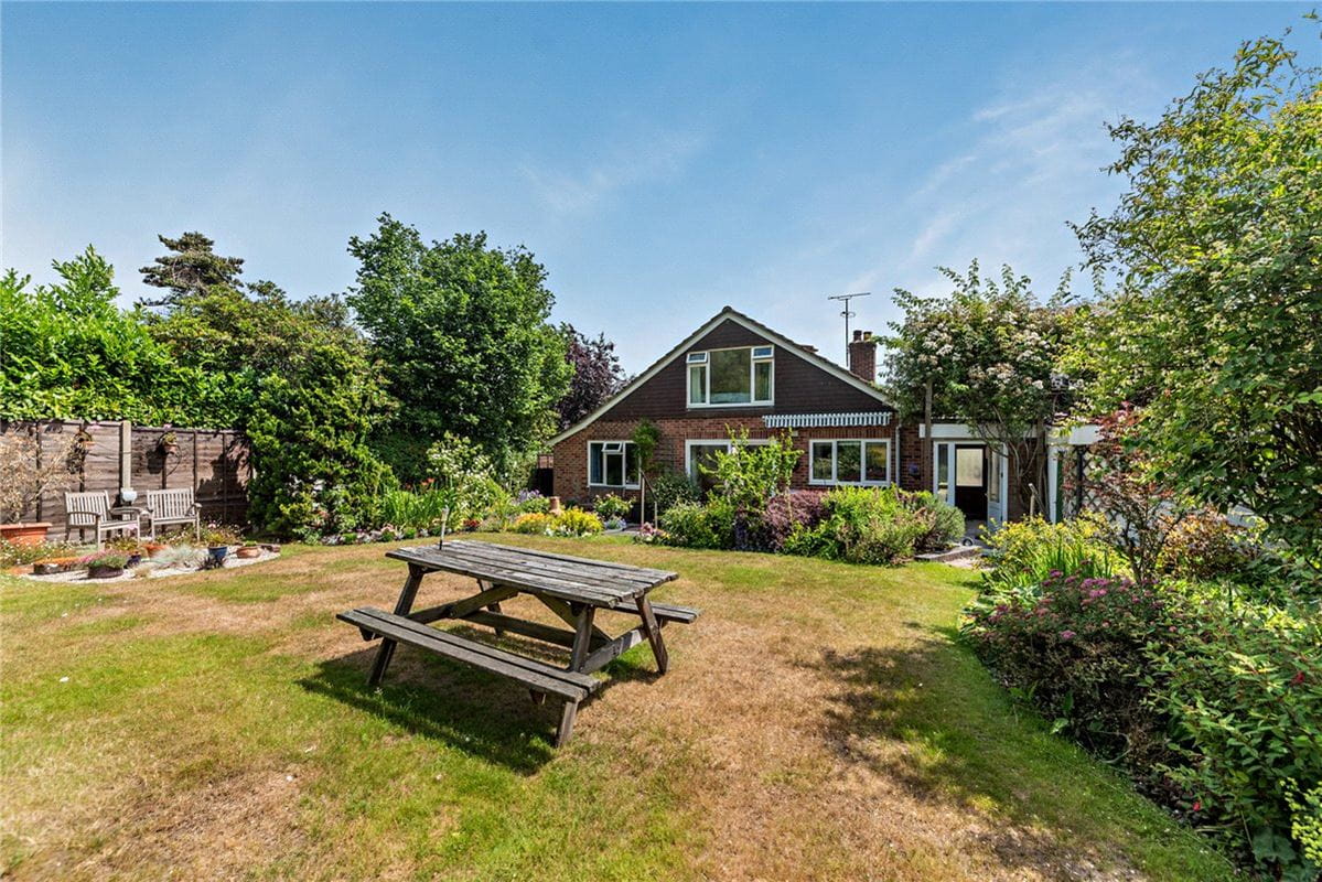 5 bedroom house, Hampstead Norreys Road, Hermitage RG18 - Available