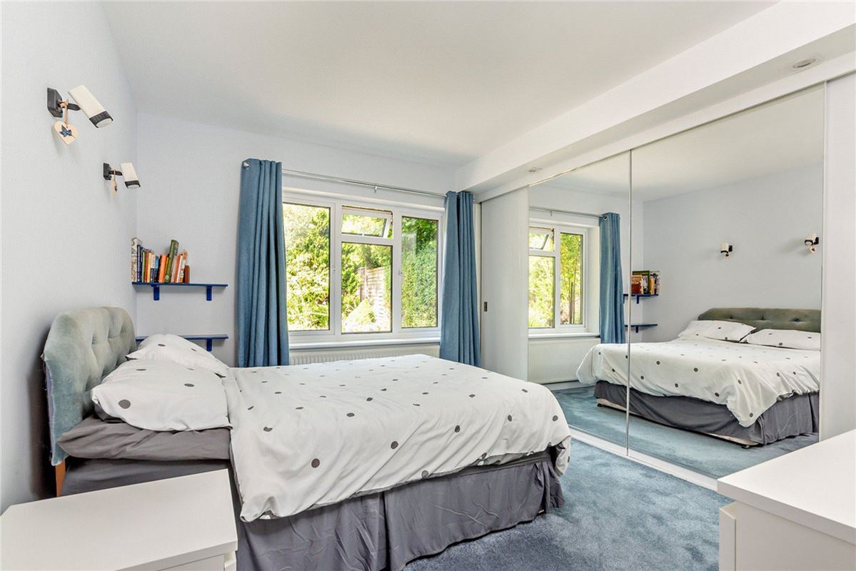 5 bedroom house, Hampstead Norreys Road, Hermitage RG18 - Available