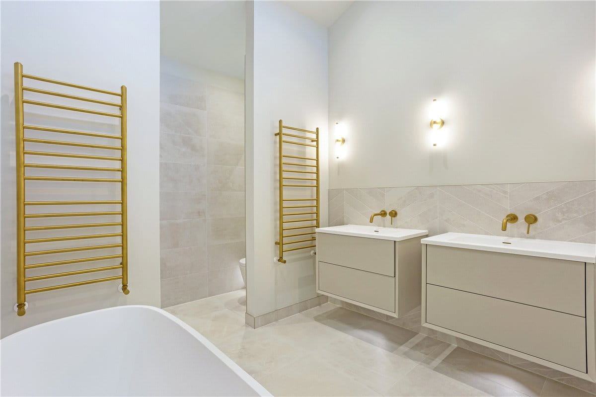 4 bedroom house, Speen Lane, Newbury RG14 - Available