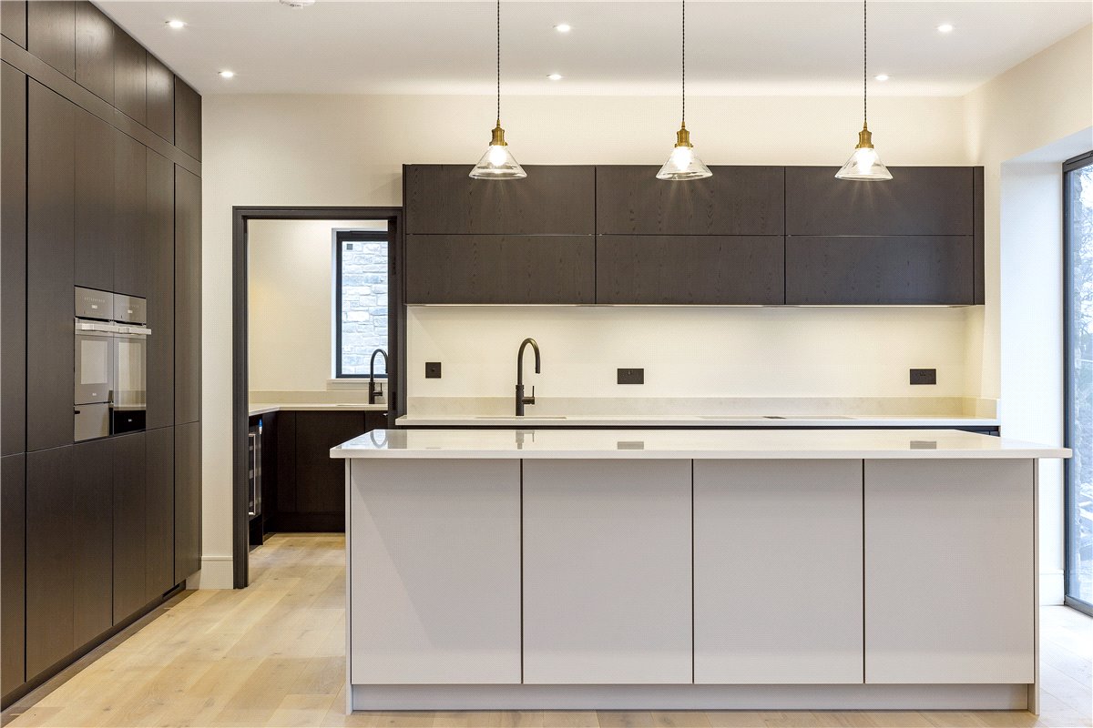 4 bedroom house, Speen Lane, Newbury RG14 - Available