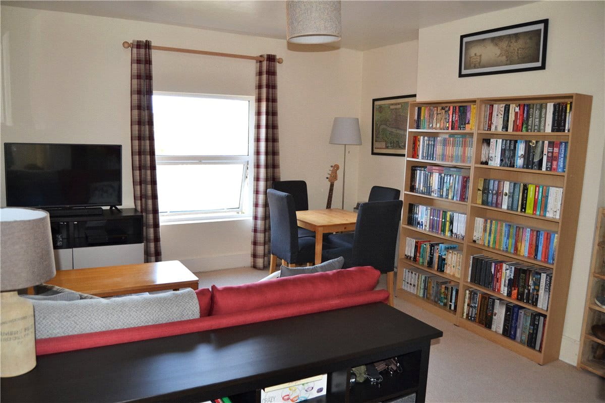 1 bedroom flat, London Road, Newbury RG14 - Available