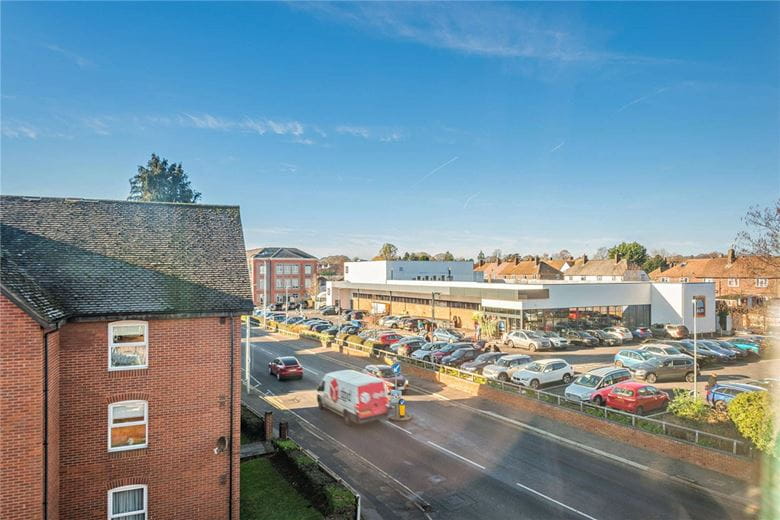 1 bedroom flat, London Road, Newbury RG14 - Sold STC