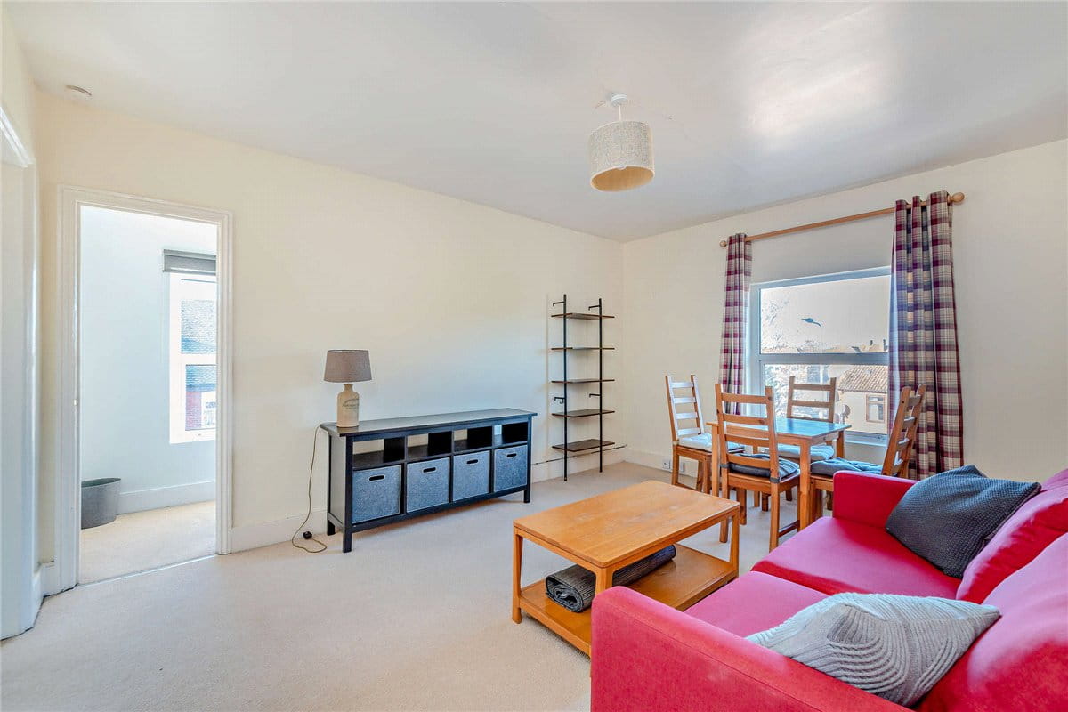 1 bedroom flat, London Road, Newbury RG14 - Sold STC
