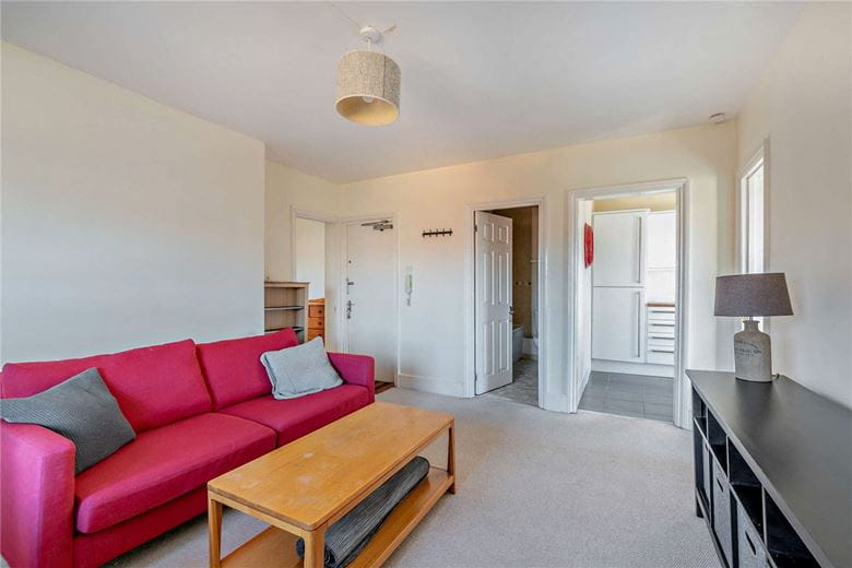 1 bedroom flat, London Road, Newbury RG14 - Sold STC