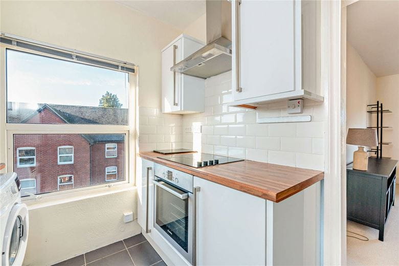 1 bedroom flat, London Road, Newbury RG14 - Sold STC