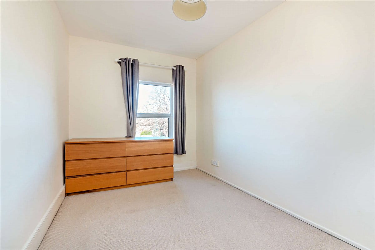 1 bedroom flat, London Road, Newbury RG14 - Sold STC