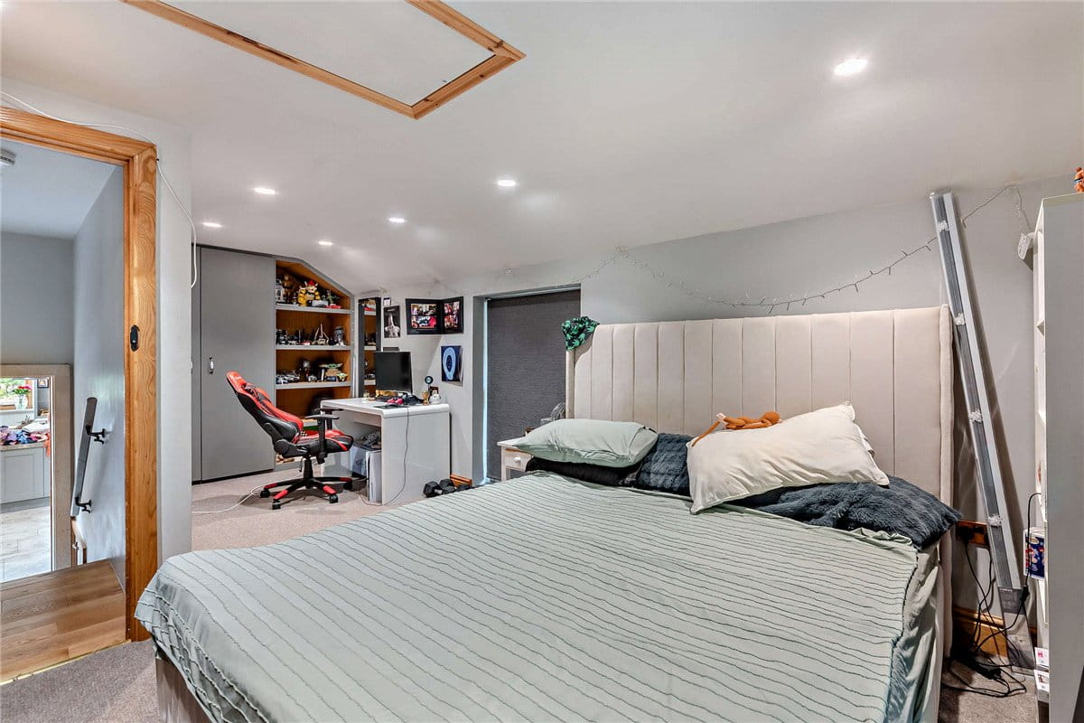 4 bedroom house, Ashford Hill Road, Headley RG19 - Available