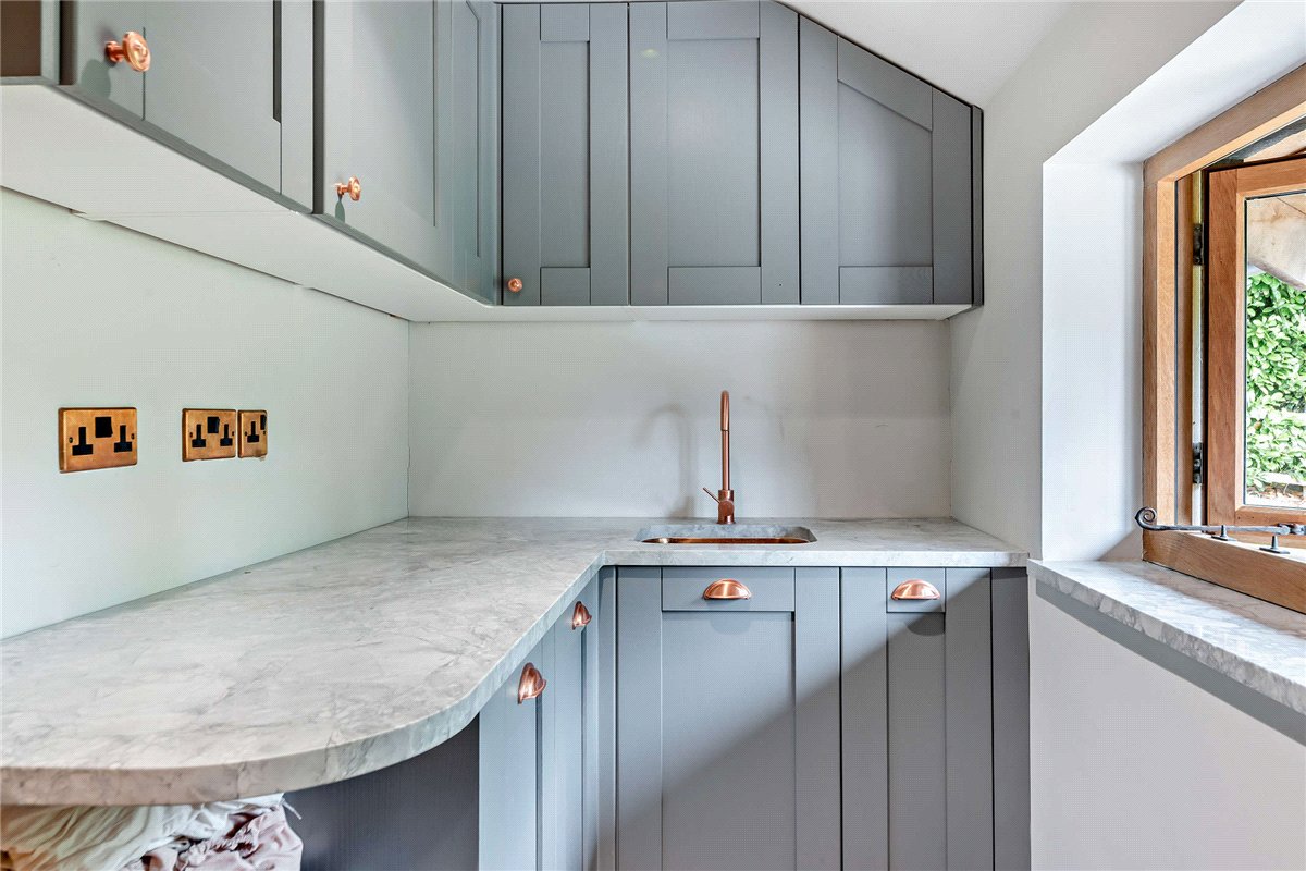 4 bedroom house, Ashford Hill Road, Headley RG19 - Available