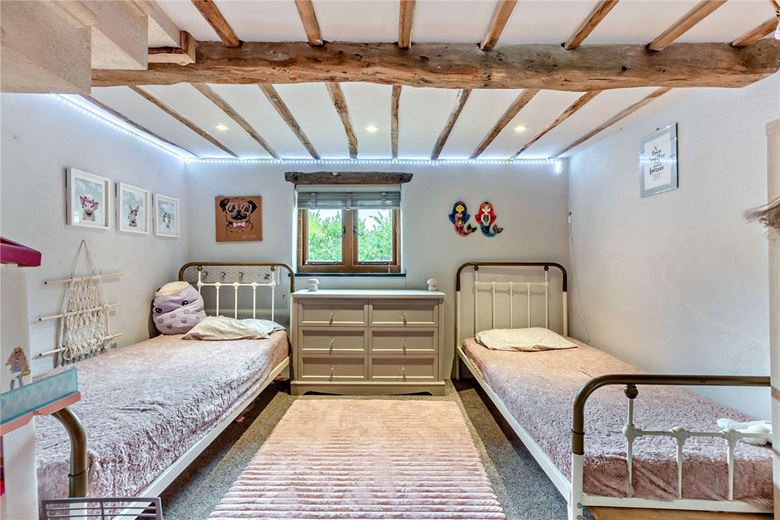 4 bedroom house, Ashford Hill Road, Headley RG19 - Available