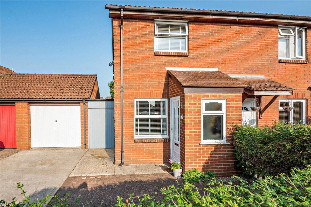 2 bedroom house, Blackdown Way, Thatcham RG19 - Sold STC