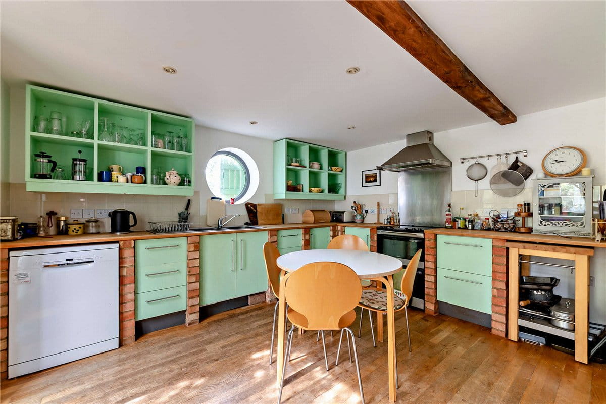 6 bedroom house, Brightwalton, Newbury RG20 - Available