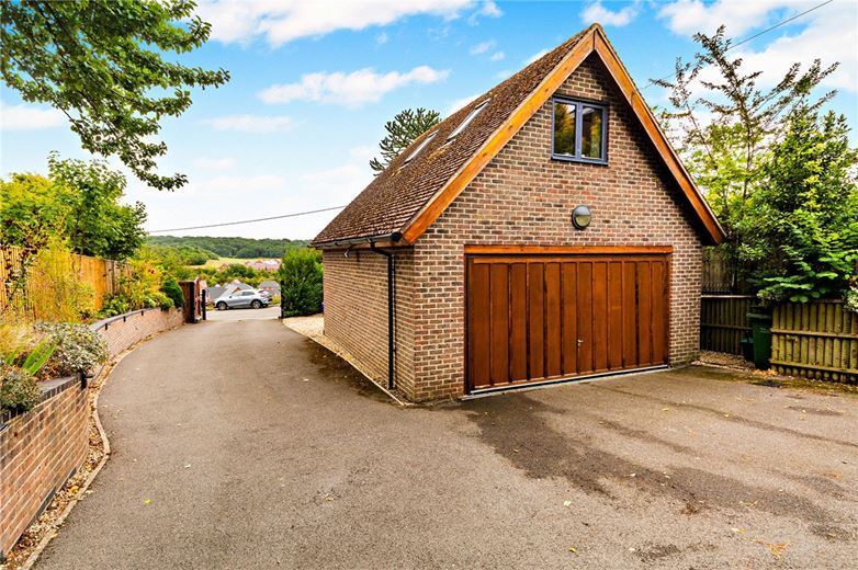 4 bedroom house, Oxford Road, Donnington RG14 - Available