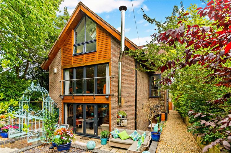 4 bedroom house, Oxford Road, Donnington RG14 - Available