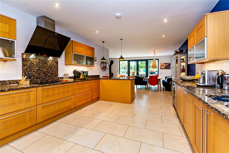 4 bedroom house, Oxford Road, Donnington RG14 - Available