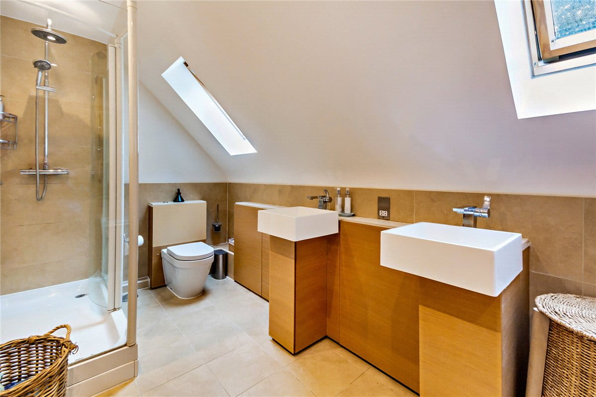 4 bedroom house, Oxford Road, Donnington RG14 - Available