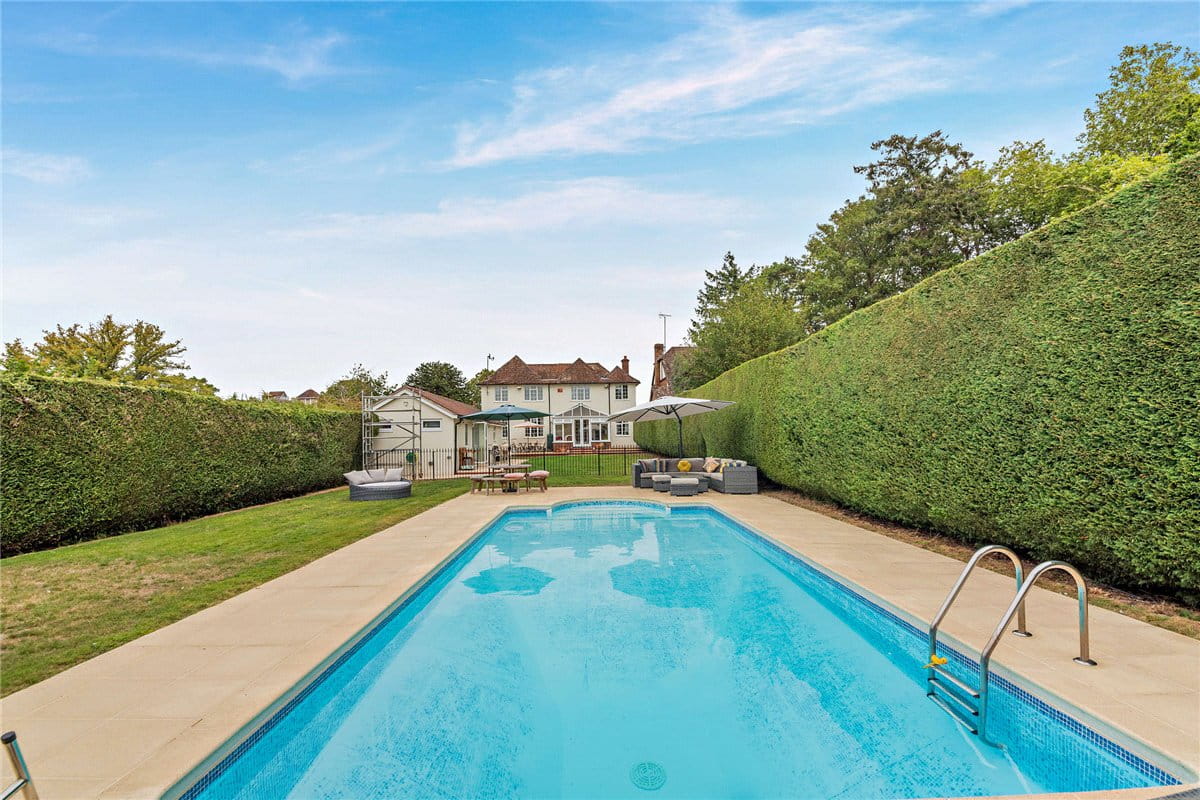 4 bedroom house, Newtown Road, Newbury RG14 - Available