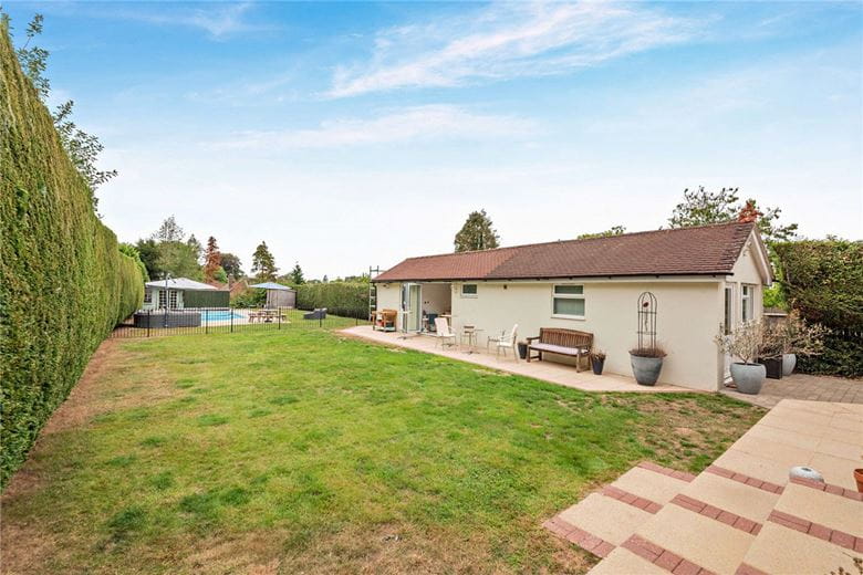 4 bedroom house, Newtown Road, Newbury RG14 - Available