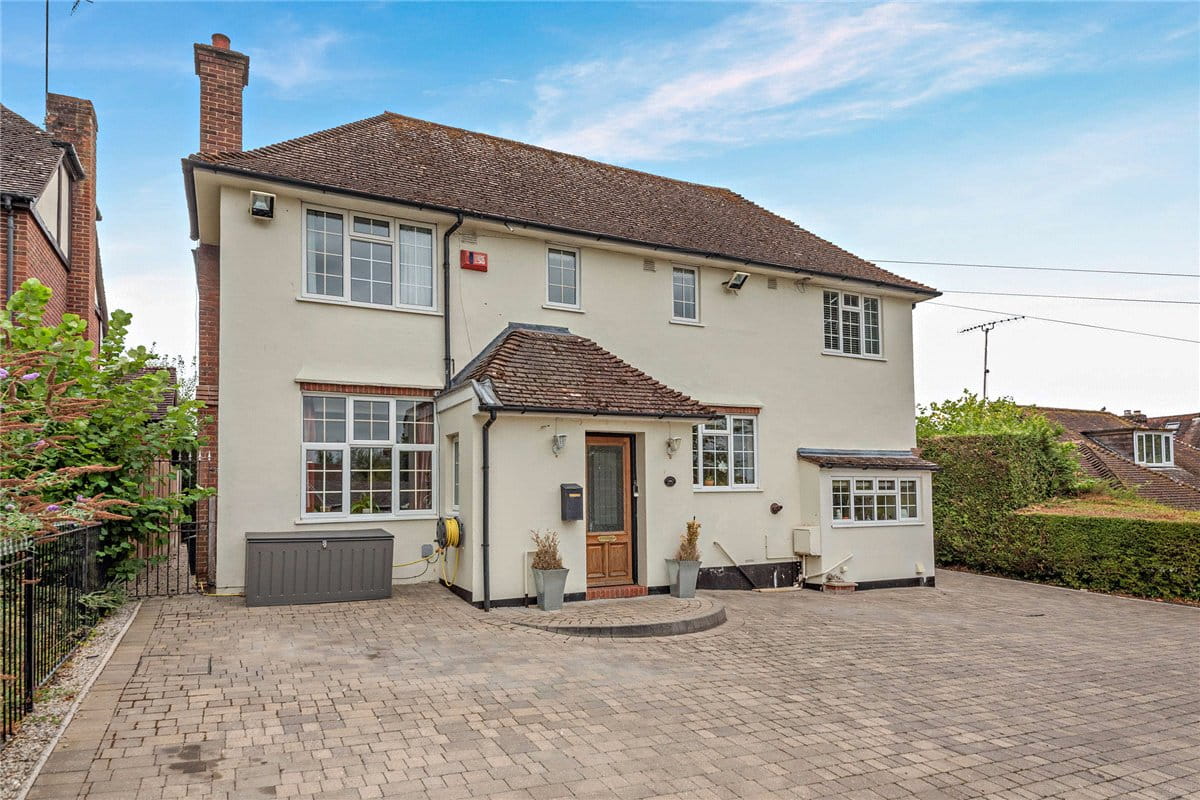 4 bedroom house, Newtown Road, Newbury RG14 - Available