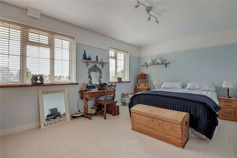 4 bedroom house, Newtown Road, Newbury RG14 - Available