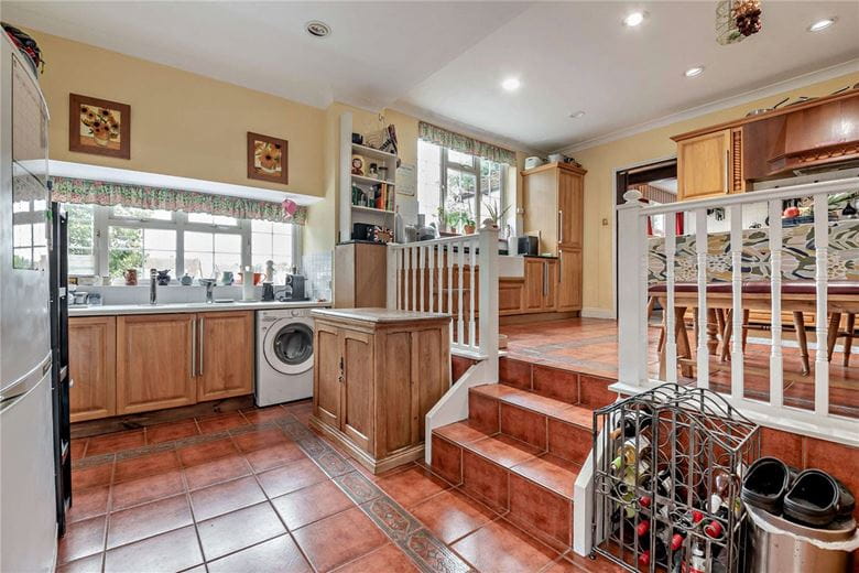 4 bedroom house, Newtown Road, Newbury RG14 - Available