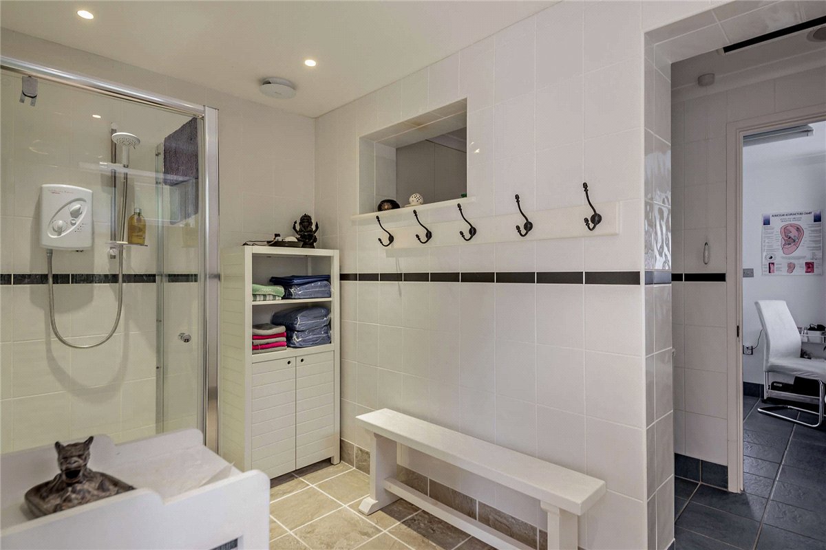 4 bedroom house, Newtown Road, Newbury RG14 - Available