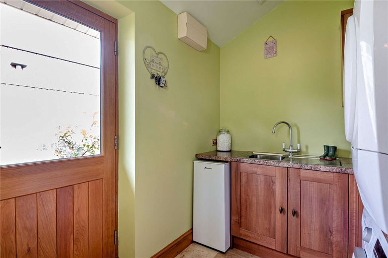 4 bedroom bungalow, Peasemore, Newbury RG20 - Available